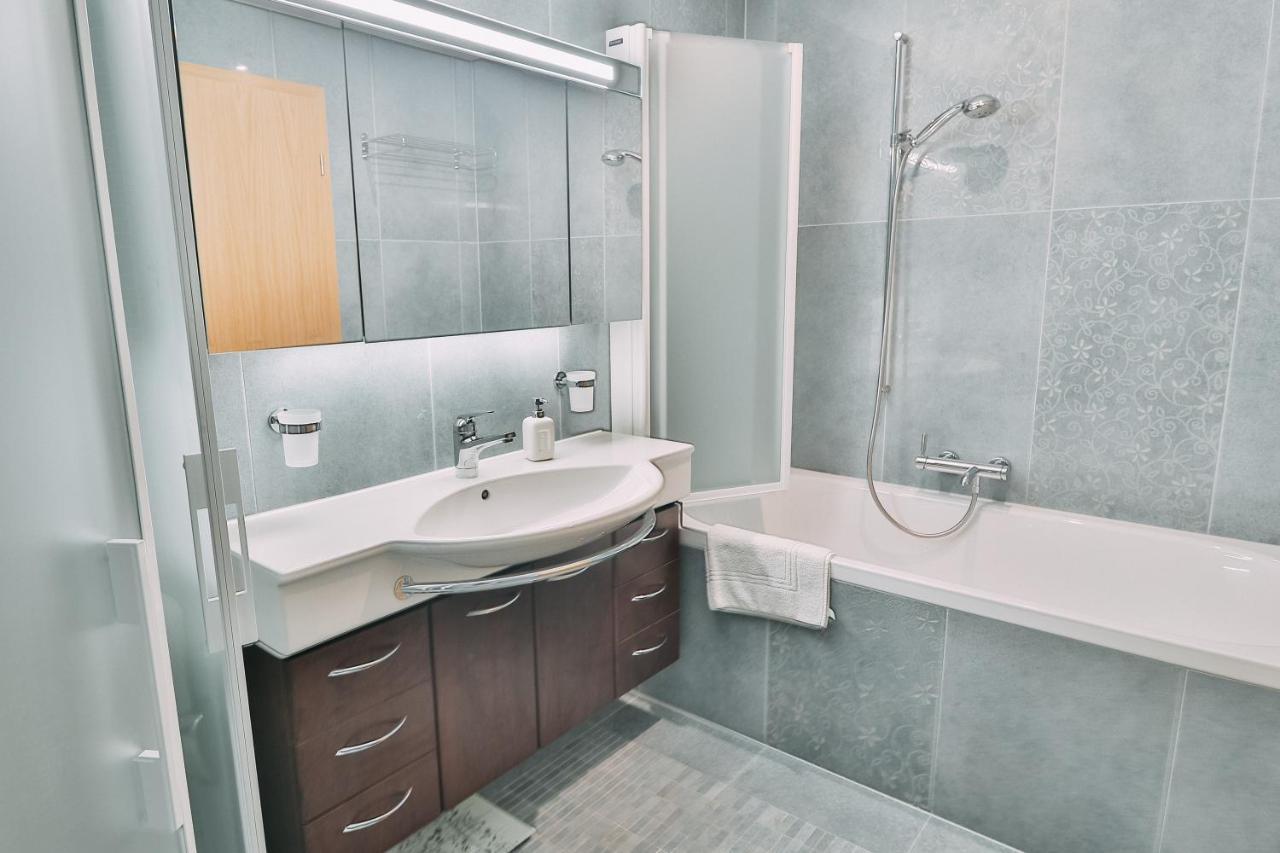 Seehaus Lake View 3-Bedroom Apartment Iseltwald Ngoại thất bức ảnh